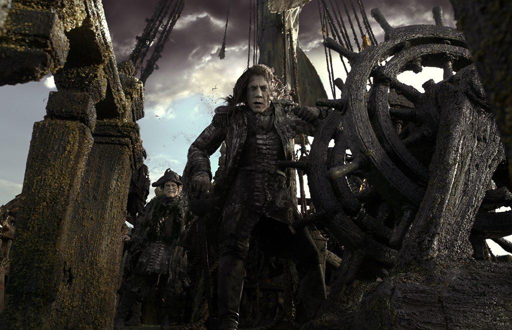 Javier Bardem Looks Ghostly in New ‘Pirates of the Caribbean: Dead Men Tell No Tales’ Photo  Read More: Javier Bardem Looks Ghostly in New ‘Pirates of the Caribbean’ Photo | http://screencrush.com/javier-bardem-pirates-of-the-caribbean-dead-men-photo/?trackback=tsmclip