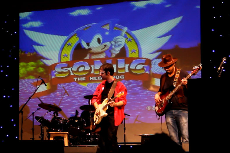 تماشا کنید: اجرای زنده موسیقی ماریو و سونیک در جشنواره بازی‌های مستقل تهران