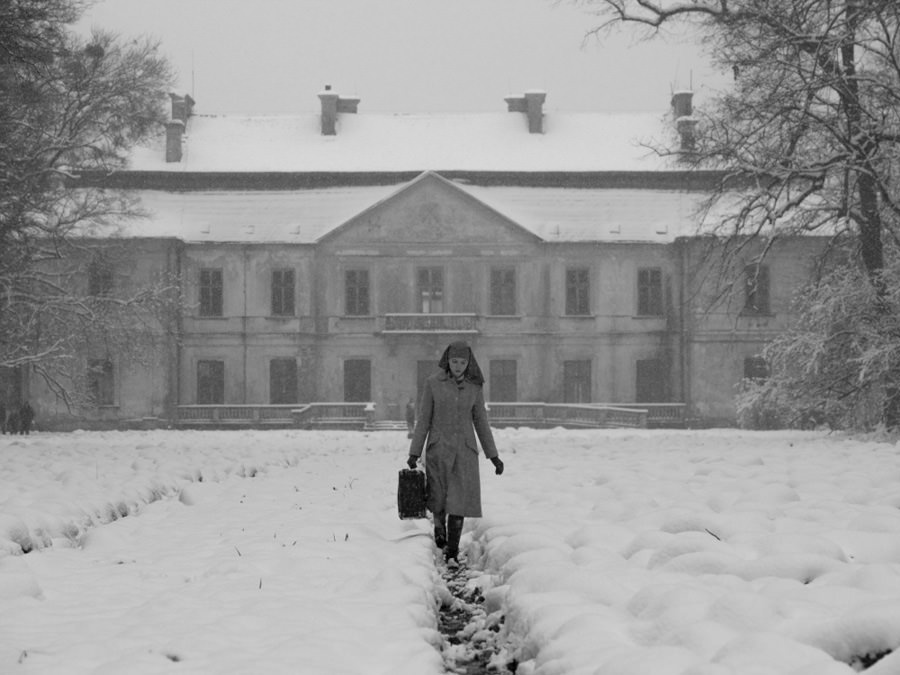 ida-2013-004-ida-leaving-snowy-convent-with-suitcase