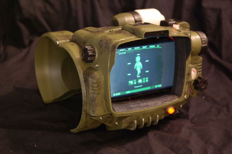 تولید نسخه Pip-Boy بازی Fallout 4 با یک پرینتر سه بعدی توسط یکی از طرفداران