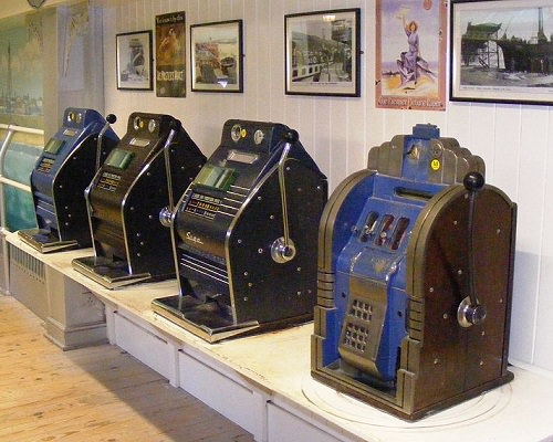 تعدادی از اولین دستگاه‌های آرکید ساخته شده توسط سگا