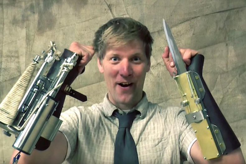 تماشا کنید: ساخت چاقو و دستگاه پرتاب طناب واقعی‌ مجموعه Assassin's Creed