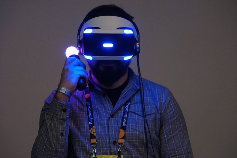 قیمت هدست واقعیت مجازی پلی استیشن VR به احتمال زیاد ۳۰۰ دلار خواهد بود