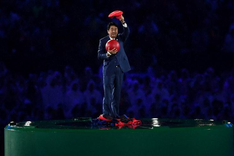 حضور نخست وزیر ژاپن با لباس سوپر ماریو در اختتامیه المپیک 2016