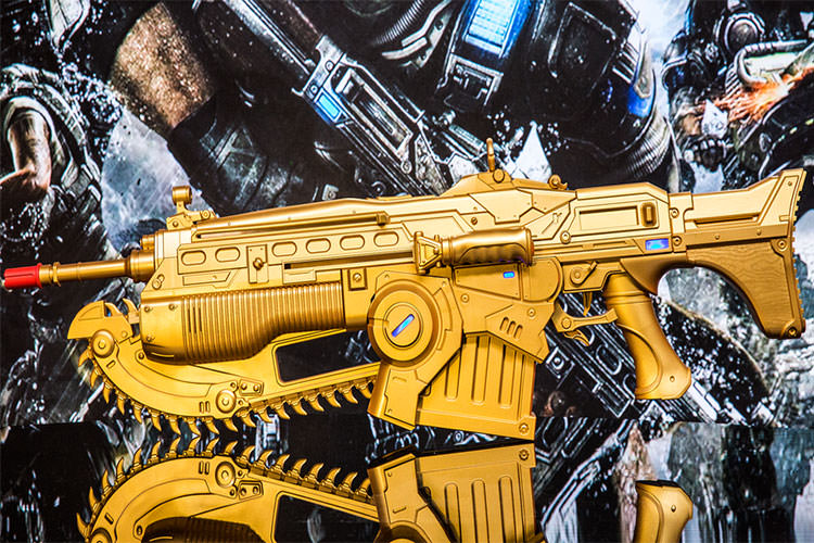 اسلحه محبوب بازی Gears Of War 4 با رنگ طلایی و ابعاد بزرگ عرضه می‌شود