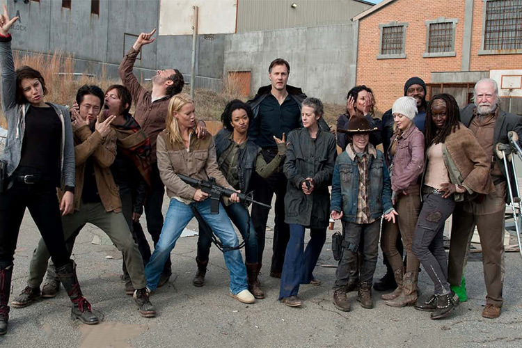 ۱۵ تصویر از پشت صحنه سریال The Walking Dead که هر طرفداری باید آن را ببیند