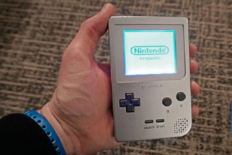 نسخه بهبود یافته کنسول Game Boy توسط کمپانی Hyperkin در دست ساخت است