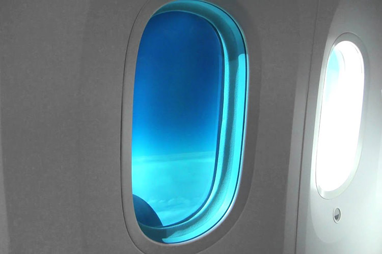 پنجره‌های هواپیمای دریم لاینر از چه ویژگی‌های جالبی برخوردار است؟