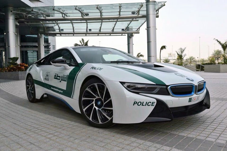 BMW i8، خودروی جدید پلیس امارات