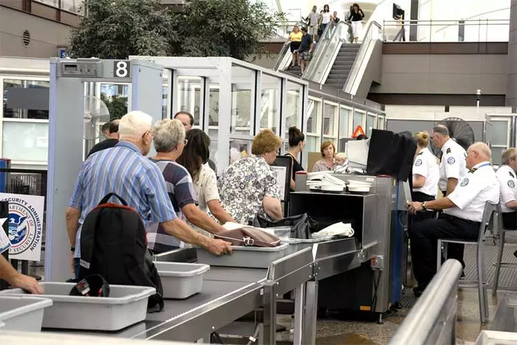 چگونه می‌توان از بازرسی امنیتی فرودگاه به آسانی عبور کرد؟