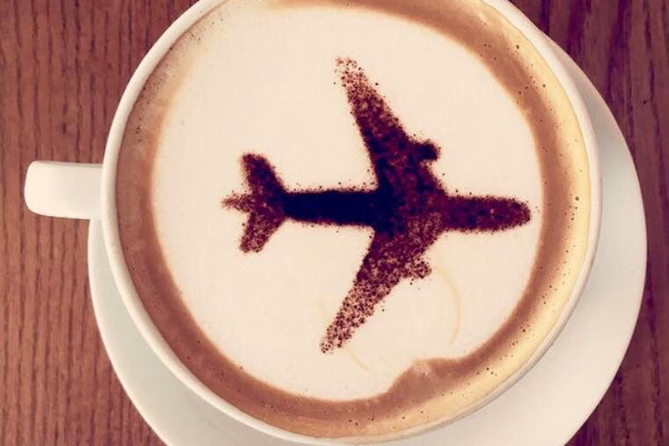 نوشیدن قهوه در هواپیما، آرامش بخش یا مضر؟