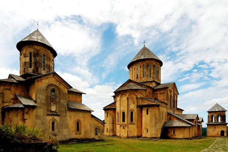 دانستنی های صومعه گلاتی، ساختمان طلایی گرجستان