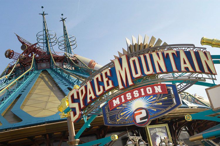 فیلم Space Mountain توسط نویسنده سریال اوبی وان کنوبی در دست ساخت است