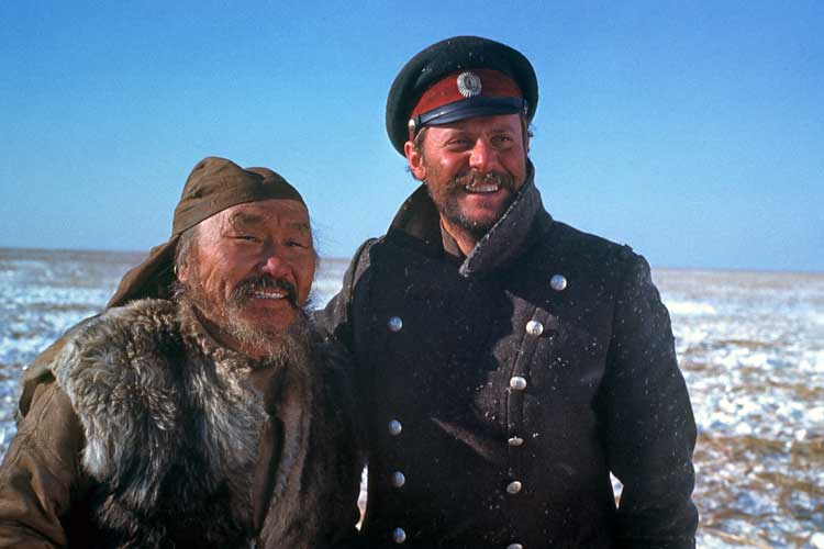 فیلم Dersu Uzala و مرد‌ ژاپنی در کنار افسر روسی