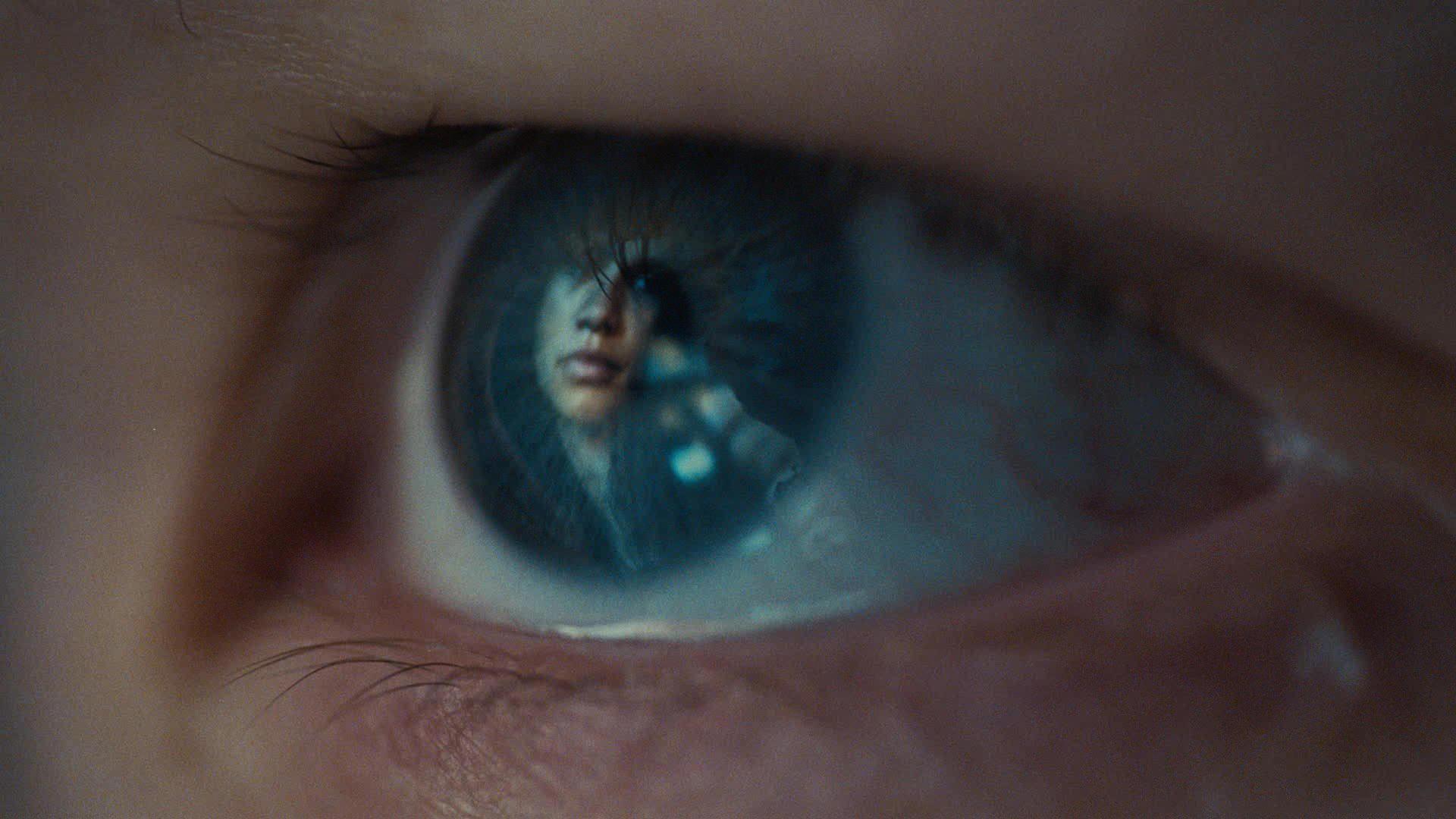 نمایش زندیا روی مردمک چشم در قسمت ویژه سریال Euphoria