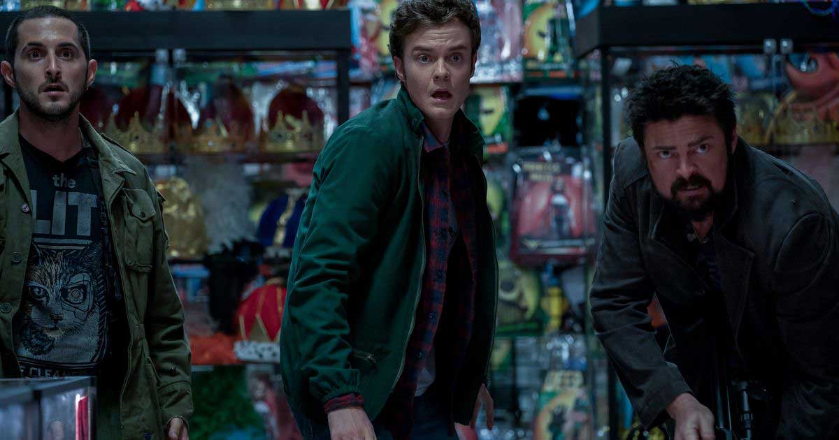 کارل اربن و هیوئی داخل مغازه اسباب بازی فروشی در فصل دوم سریال The Boys آمازون پرایم