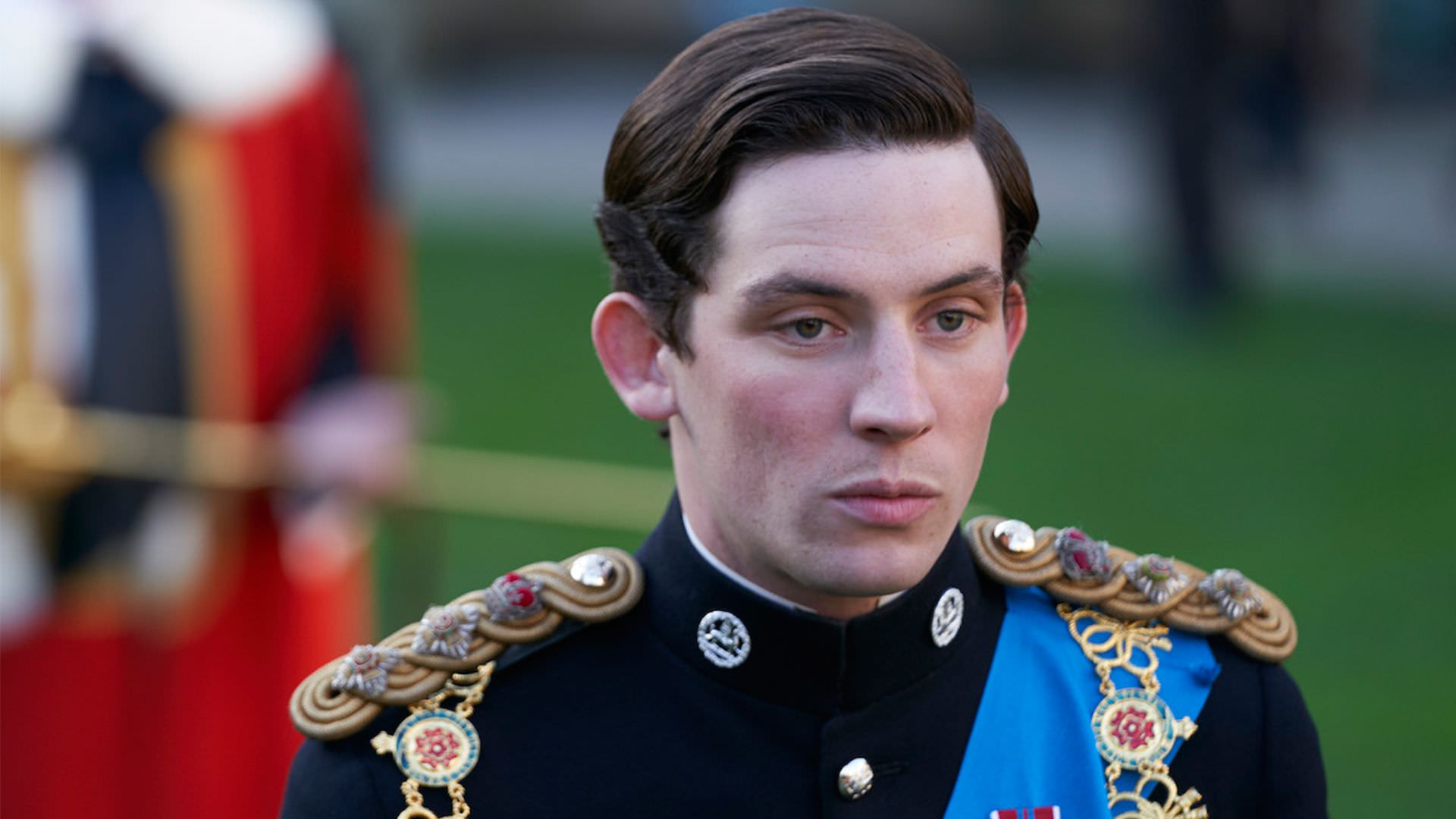 جاش اوکانر در نقش شاهزاده چارلز در فصل سوم سریال The Crown