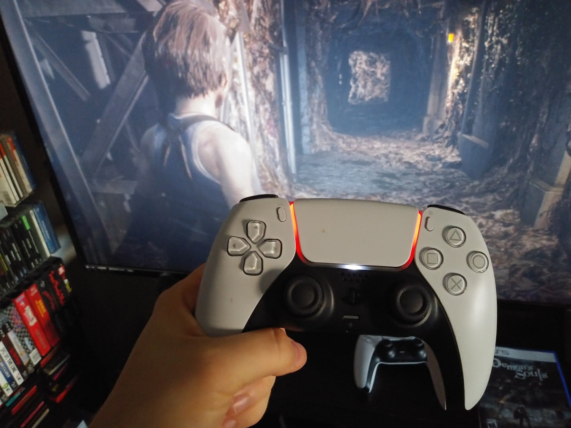 نور قرمز لایت بار DualSense در بازی رزیدنت اویل 3