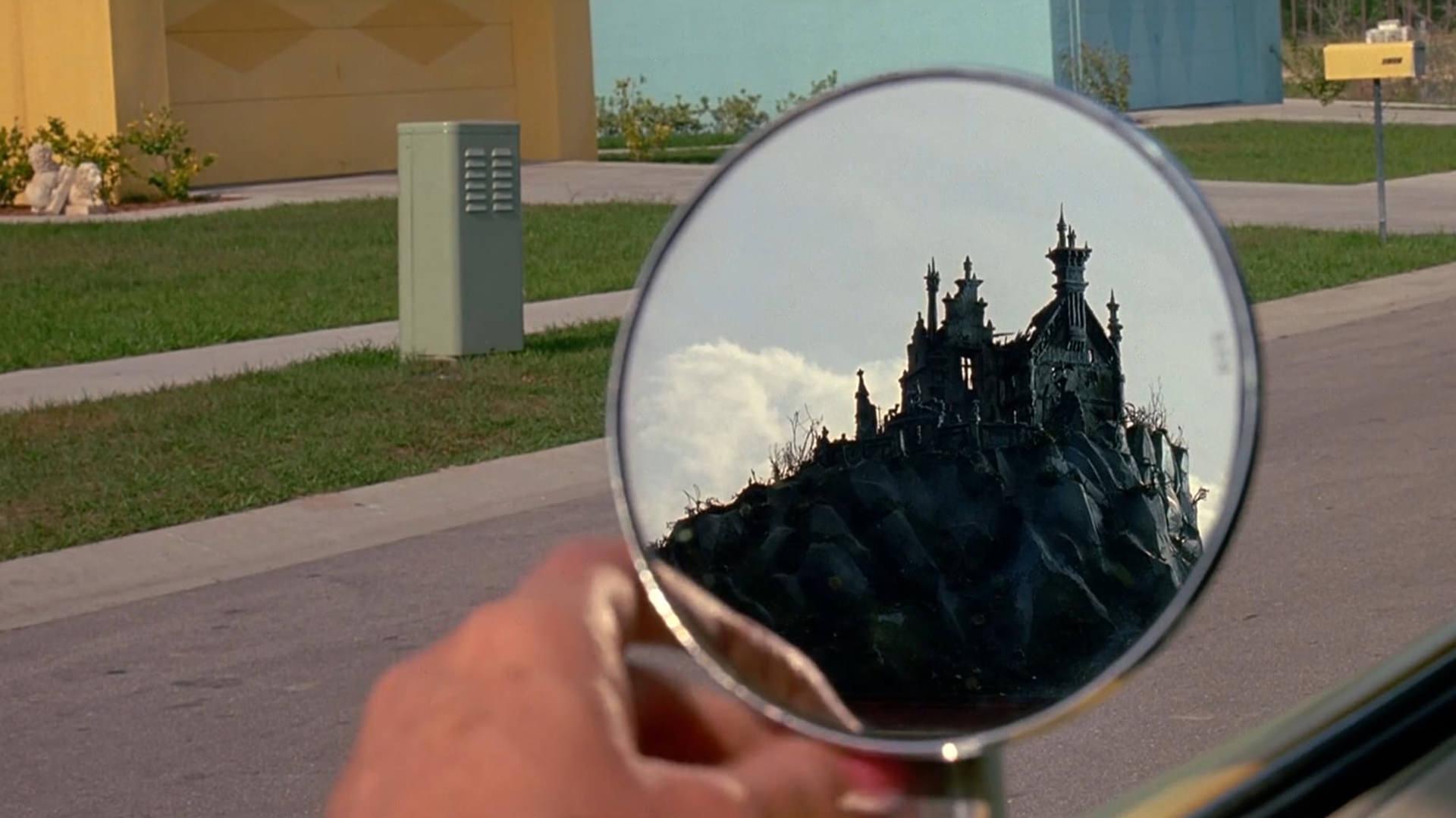 کاخ معماری گوتیک در فیلم ادوارد دست قیچی