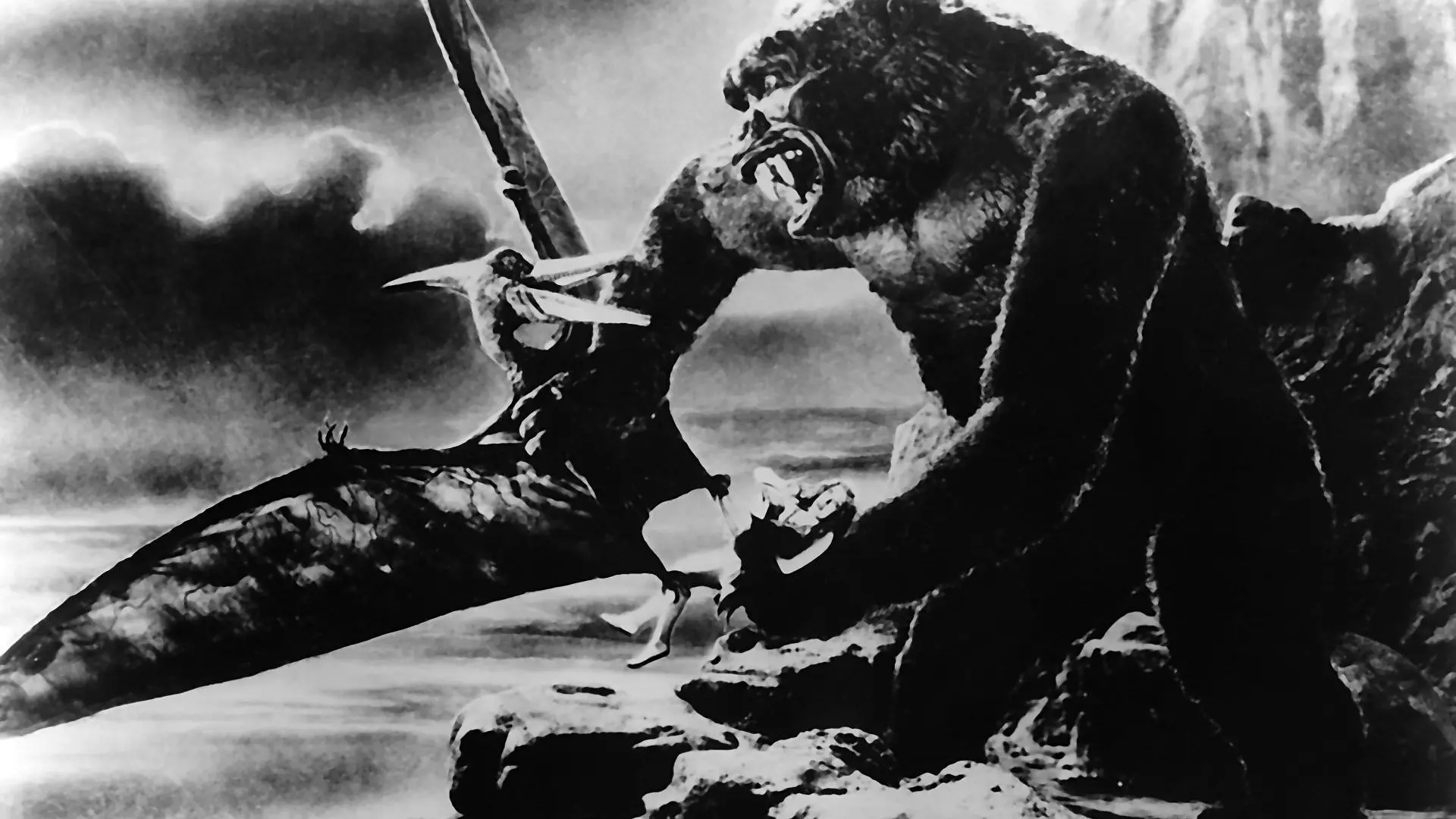 شخصیت کینک کونگ درحال کشتن شخصیت‌های فیلم King Kong 1933