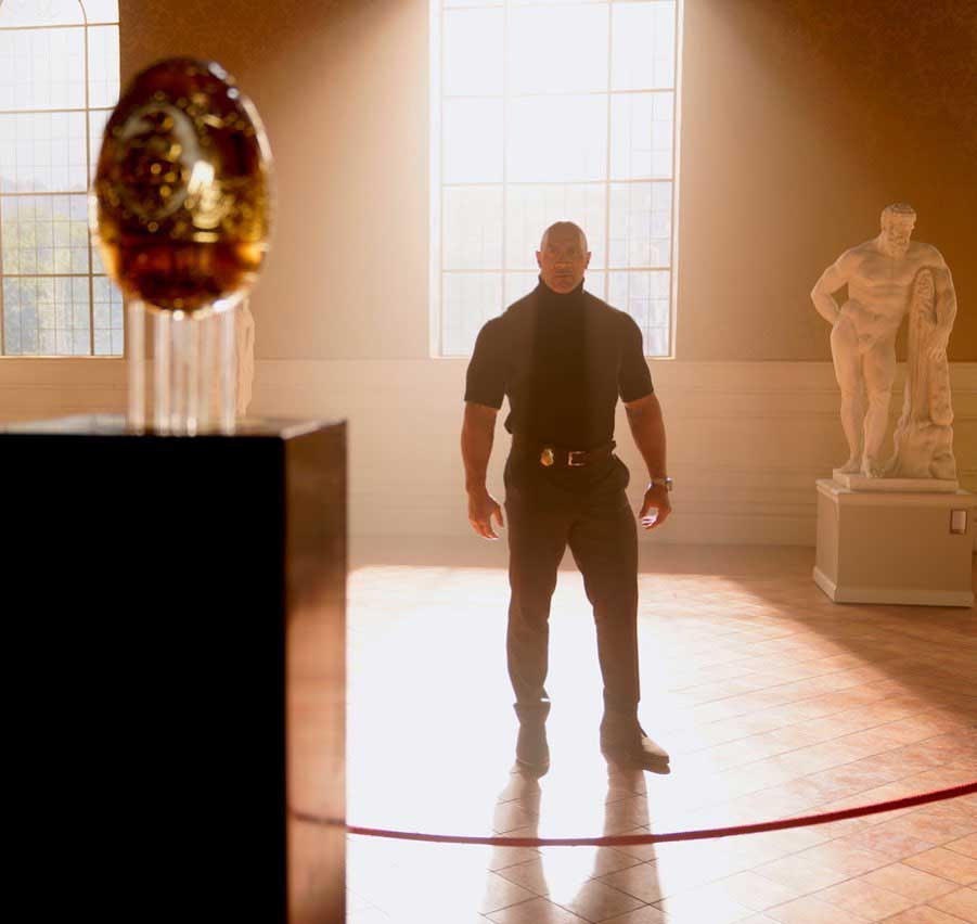 تخم مرغ طلایی باستانی در فیلم Red Notice با بازی دواین جانسون