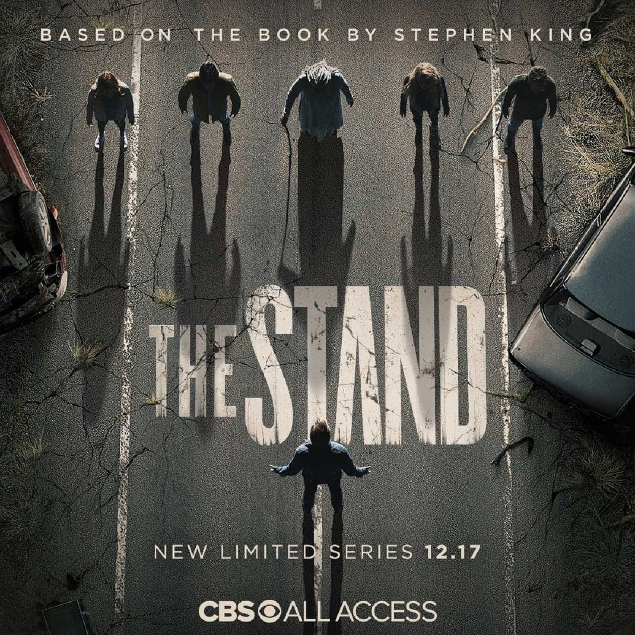 مرد شیطانی بی سلاح مقابل مردم شهر و سایه های آن ها در خیابان سریال The Stand شبکه CBS و استیون کینگ