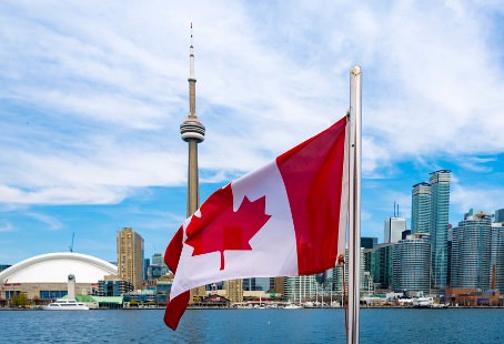 پرچم کانادا در شهر تورنتو 