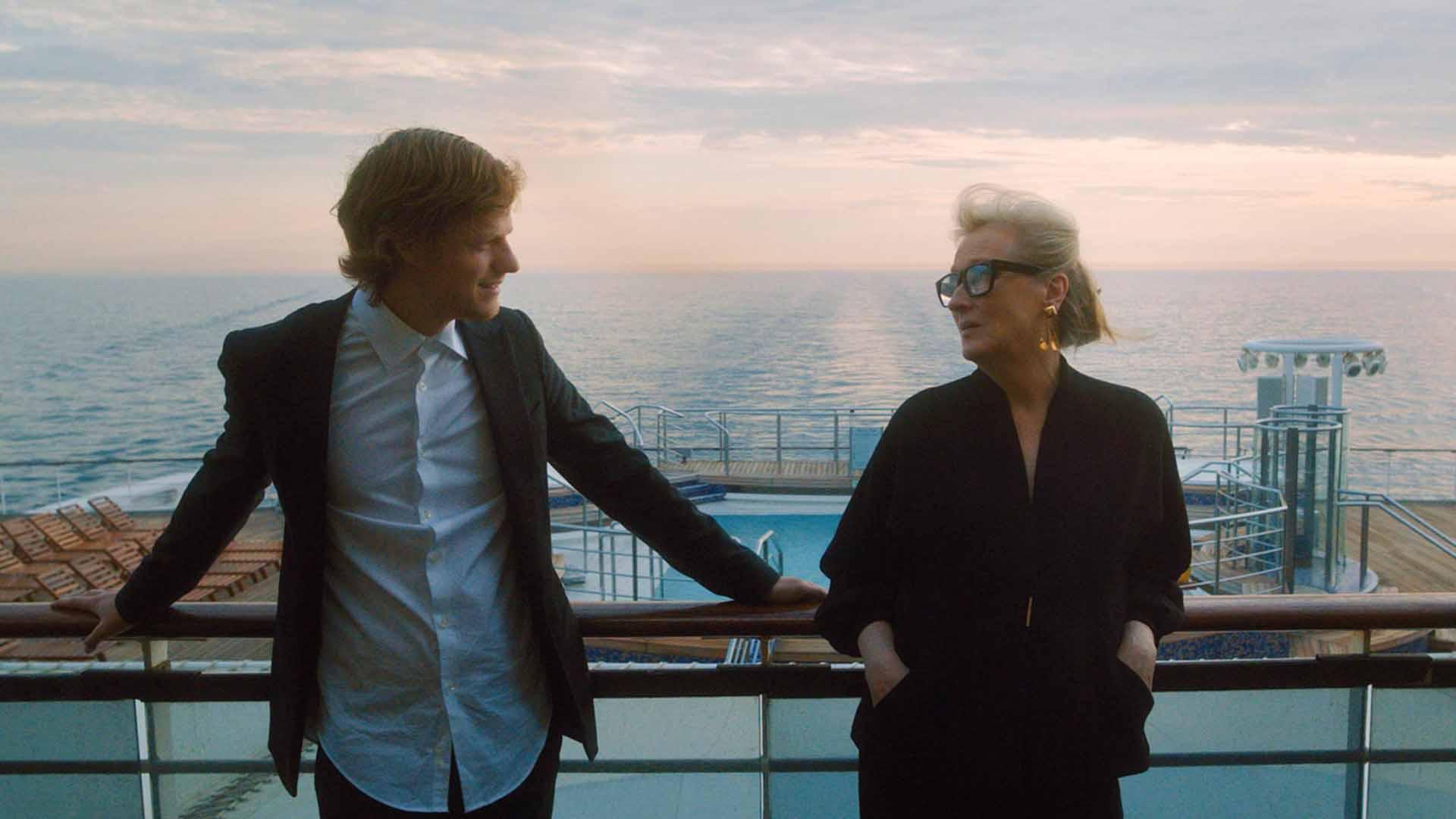 مریل استریپ و لوکاس هجز در کشتی تفریحی فیلم Let Them All Talk