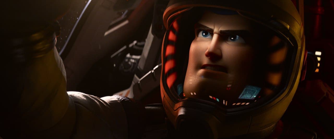 باز لایتیر جوان درون فضاپیما در انیمیشن Lightyear