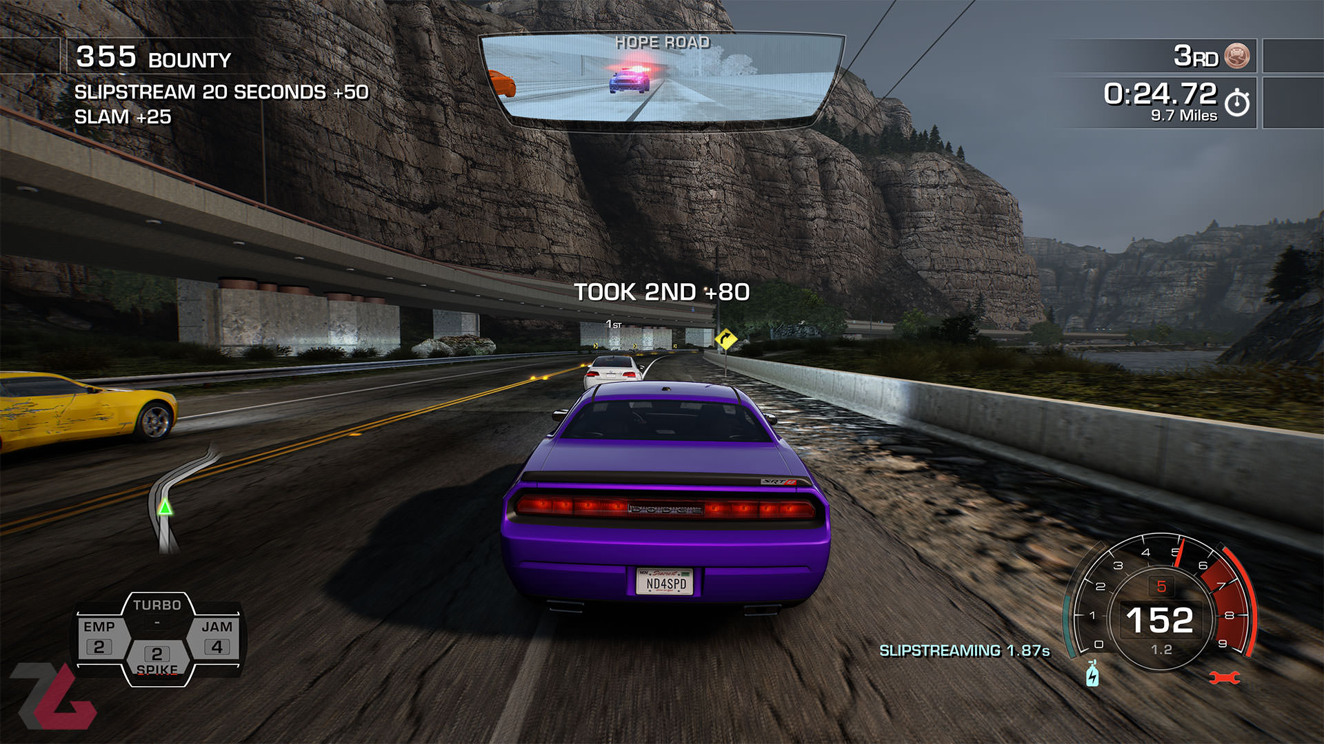 مسابقه با دوج بنفش رنگ در Need for Speed Hot Pursuit Remastered