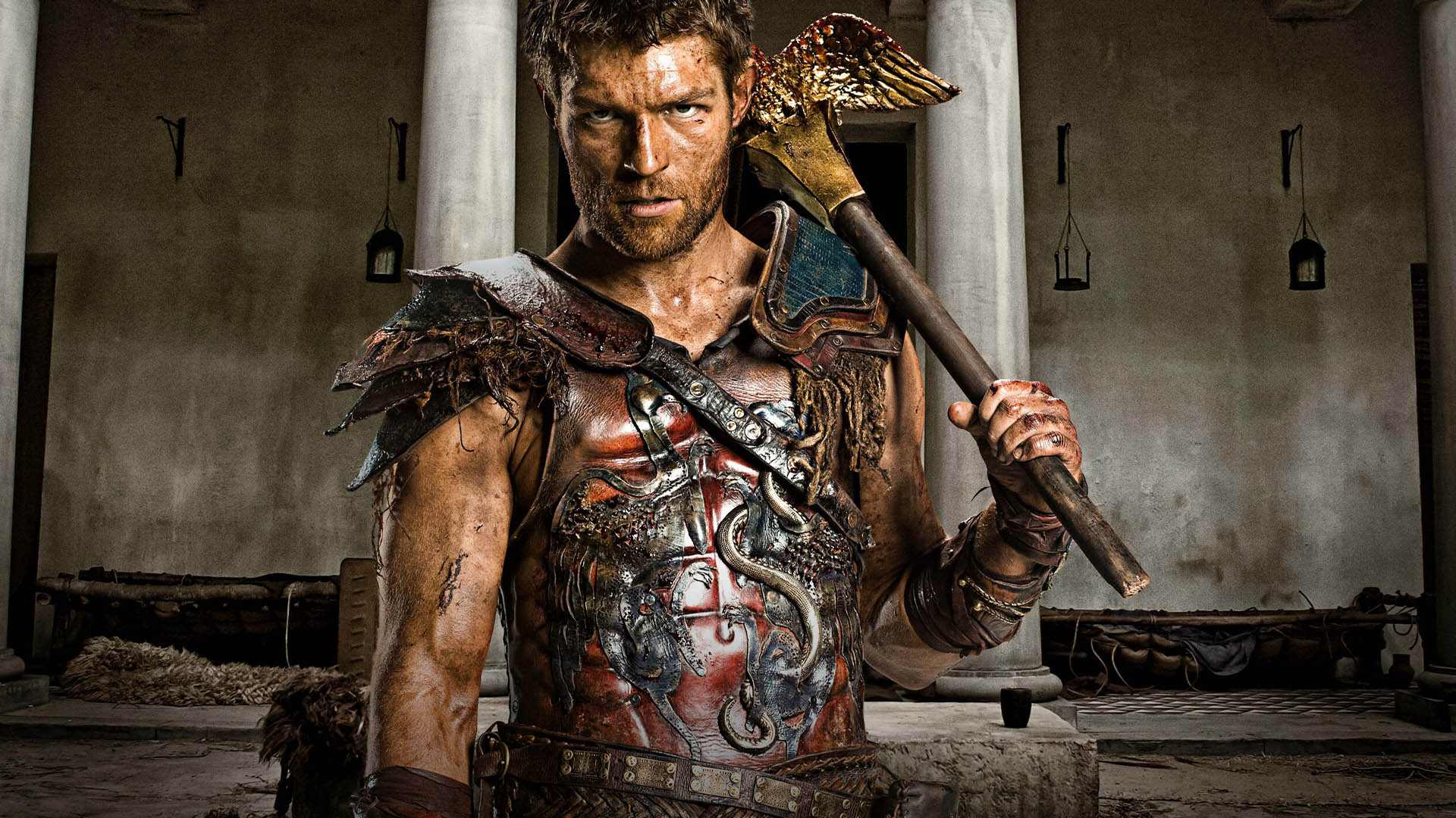 شخصیت اسپارتاکوس با بازی اندی ویتفیلد در سریال Spartacus با تبری در دست