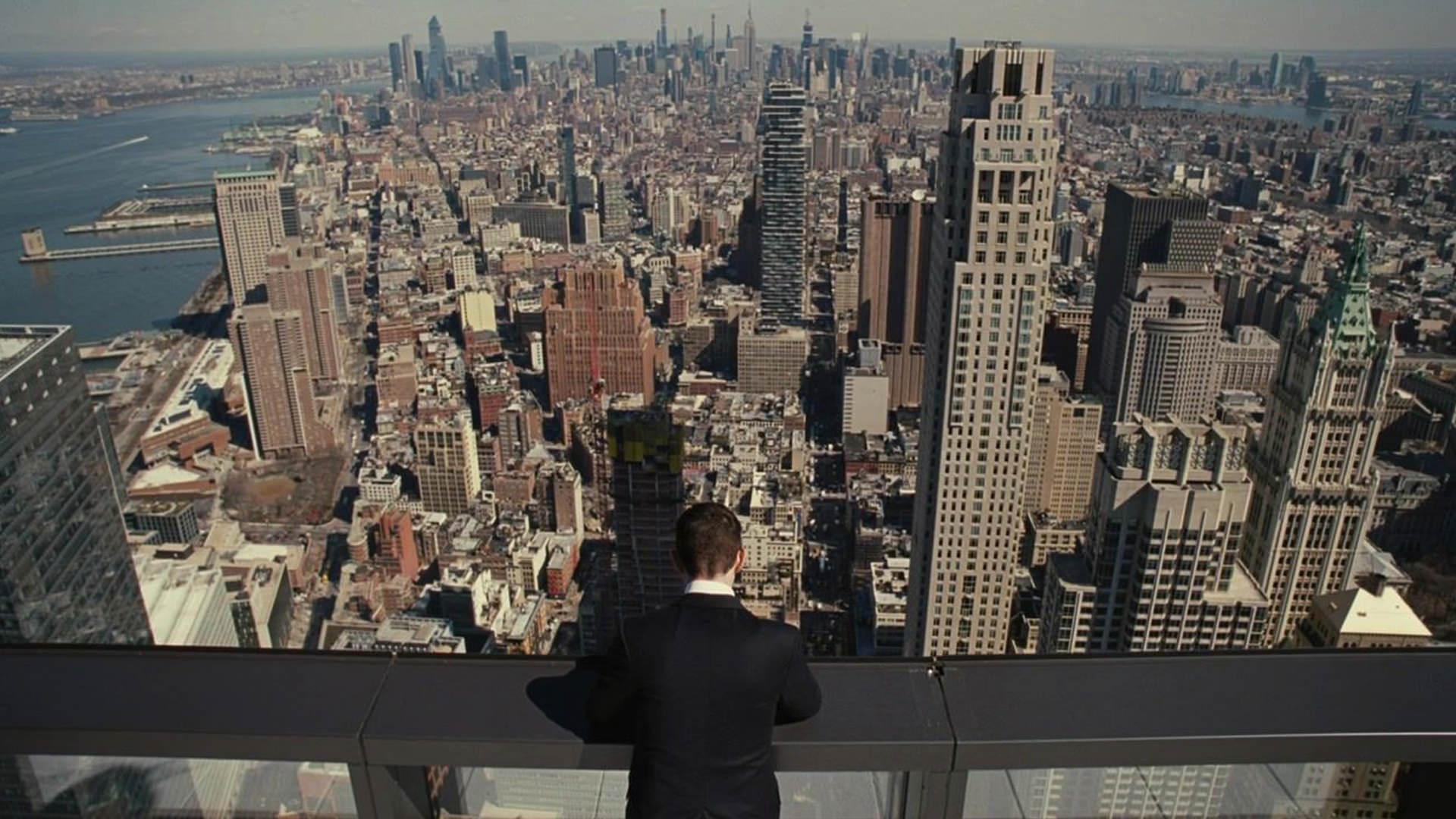 کندل به دریای ساختمان‌های نیویورک نگاه می‌کند سریال وراثت