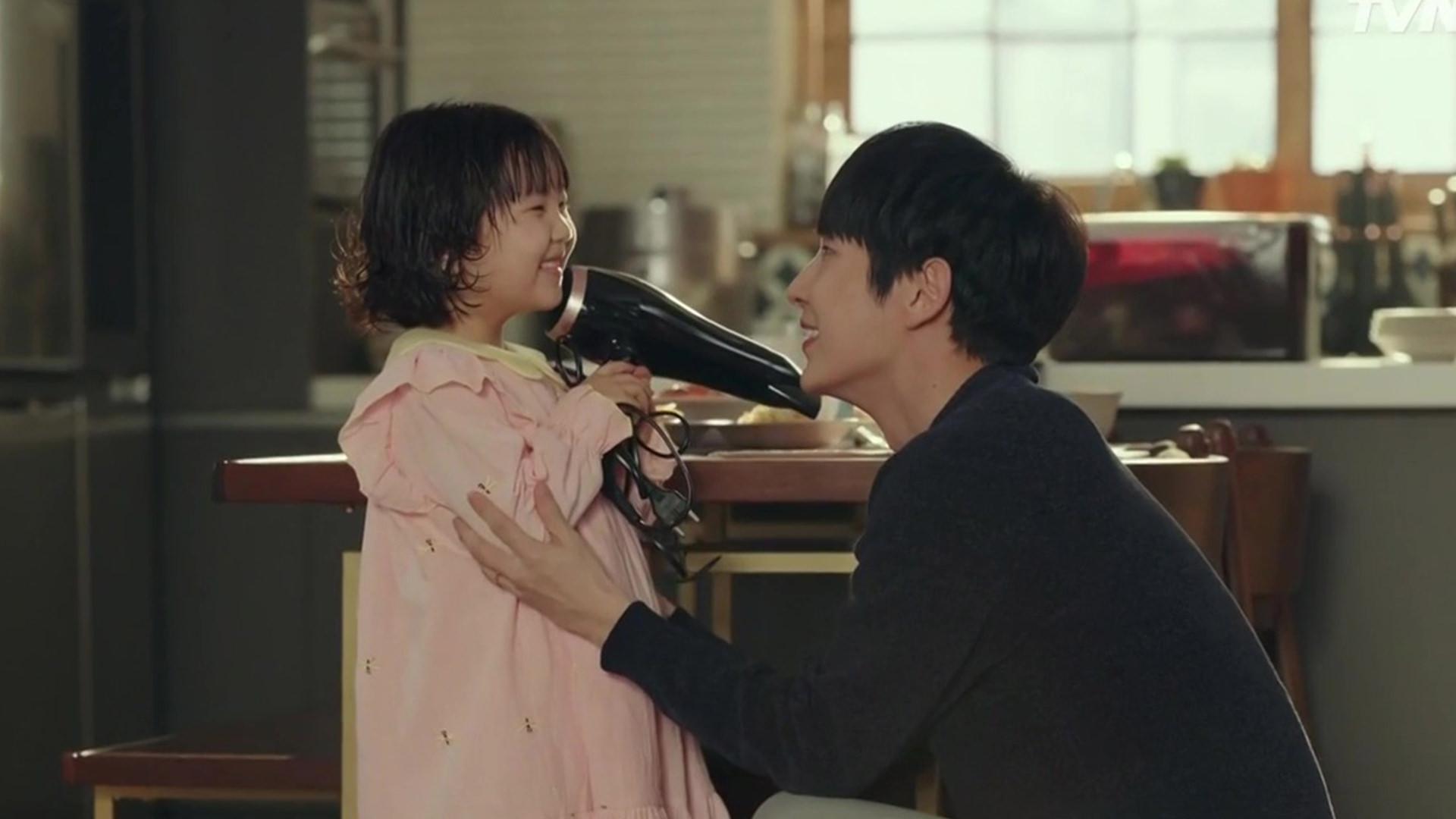 لی جوون کی و دخترش در سریال The Flower of Evil