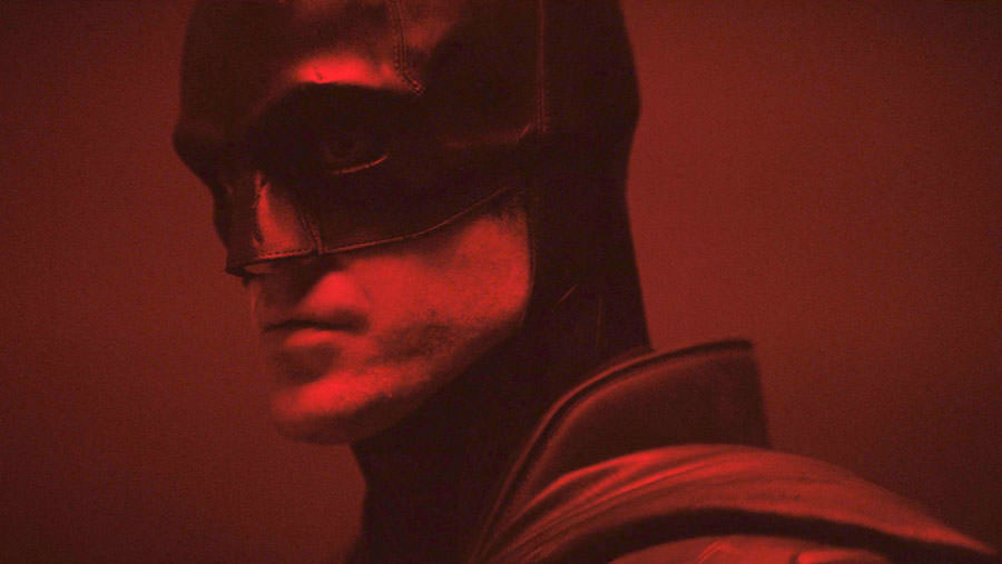 رابرت پتینسون با لباس بتمن در فیلم The Batman دی سی و برادران وارنر