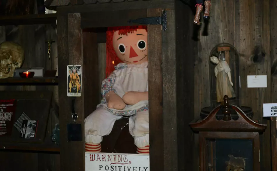 آیا عروسک آنابل واقعی است