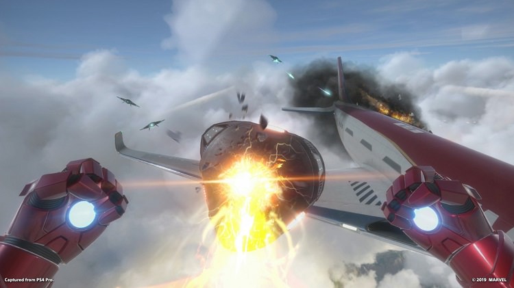 مرد آهنی در حال نابودی دشمنان در Iron Man VR