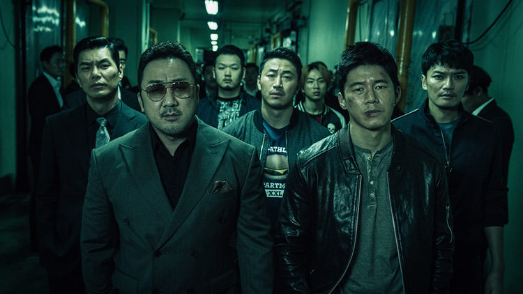 گنگستر، پلیس و شیطان در محیطی با نورپردازی سبز در فیلم کره ای