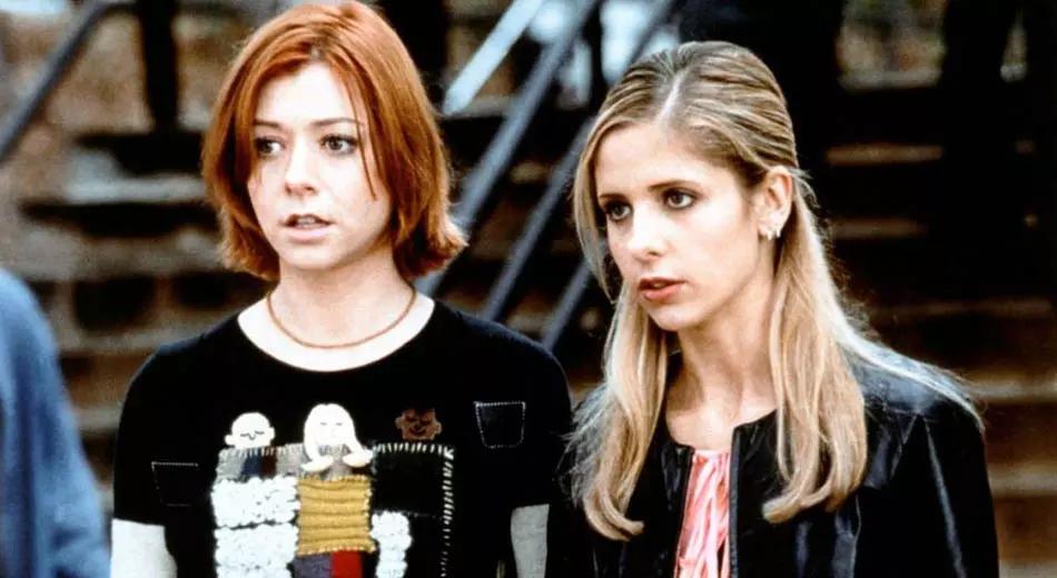 سارا مایکل گلر و آیسون هنیگان در سریال Buffy the Vampire Slayer 
