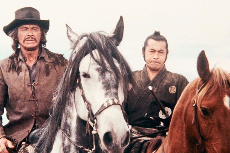 سامورایی و کابوی سوار اسب در کنار هم در فیلم Red Sun