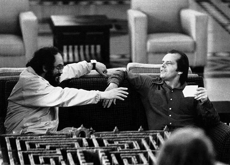استنلی کوبریک و جک نیکلسون کنار هزارتوی فیلم The Shining
