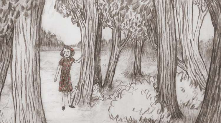 دختر در محیط جنگلی سیاه و سفید که در آن درخت و بوته و چمن وجود دارد