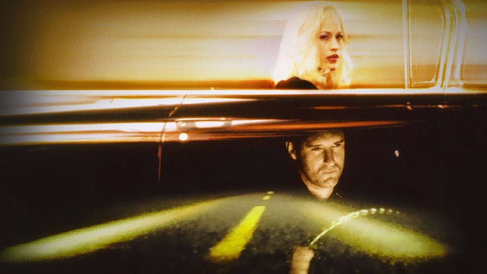 بیل پولمن و پاتریشا آرکت سوار بر ماشین خیال در فیلم Lost Highway دیوید لینچ