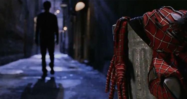 لباس مرد عنکبوتی در سطل زباله در فیلم spider-man