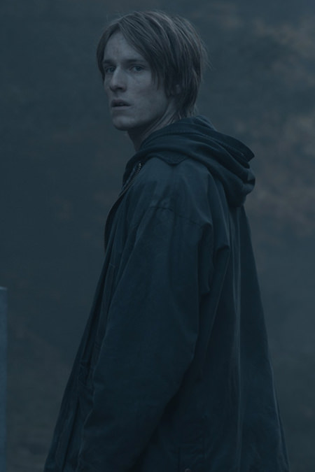 سکانس حضور جوناس در قبرستان در سریال دارک
