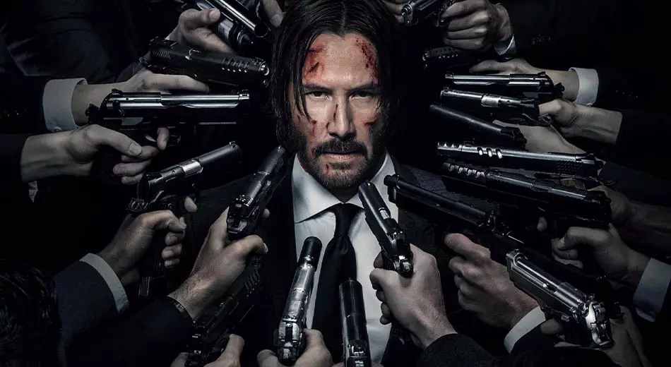 کیانو ریوز در نقش جان ویک و ده‌ها اسلحه به سمت او در مجموعه سینمایی john wick