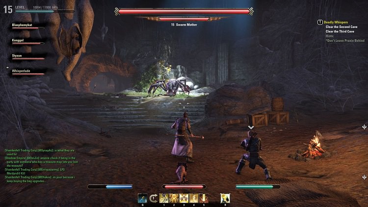 بازیکن در بازی elder scrolls به کمک واسطه گرافیکی از اطلاعات لازم برای مبارزه با دشمن عنکبوتی شکل در غار استفاده میکند