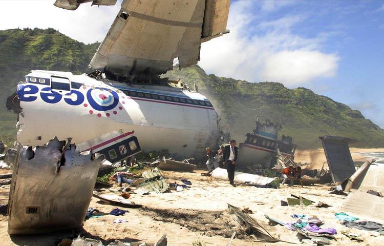 لاشه هواپیما سقوط کرده در ساحل در قسمت‌های ابتدایی سریال lost