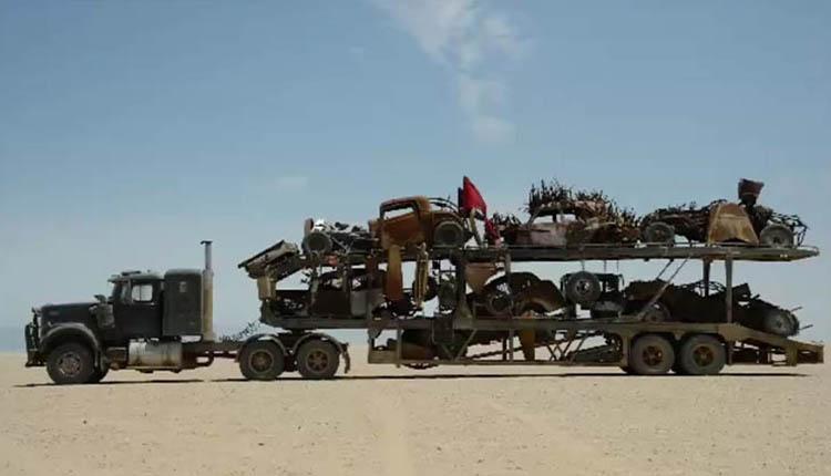 جابجایی باقیمانده و ضایعات ماشین‌های فیلم Mad Max: Fury Road 