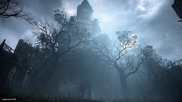 تصویر جدید بازی دیمن سولز و کاخی جلوی درختان ترسناک و زیر ابرهای شب