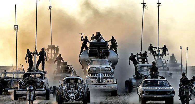 ماشین‌های طراحی شده برای فیلم Mad Max: Fury Road و بدلکاران فیلم روی آن‌ ماشین‌ها